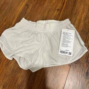 Hotty Hot size 4 Low-Rise Lined Short 2.5" NWT bone color